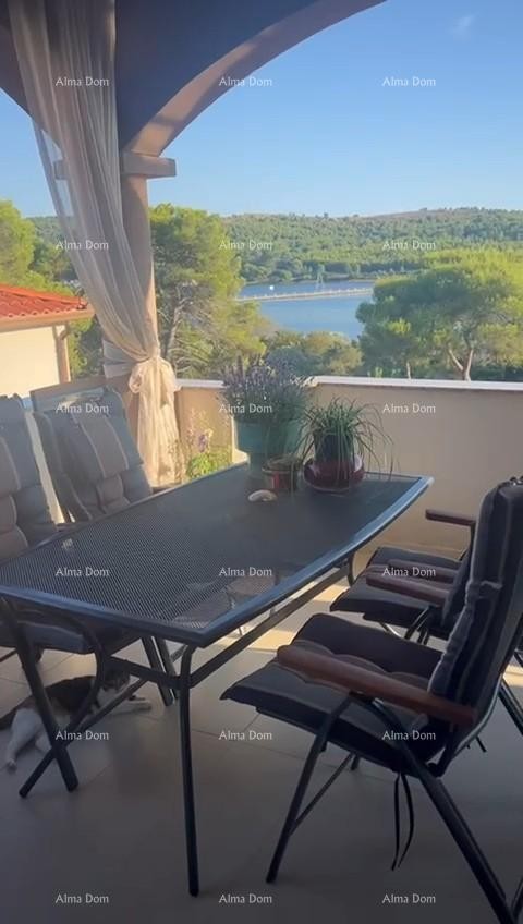 Dizajnersko stanovanje s pogledom na morje! 5