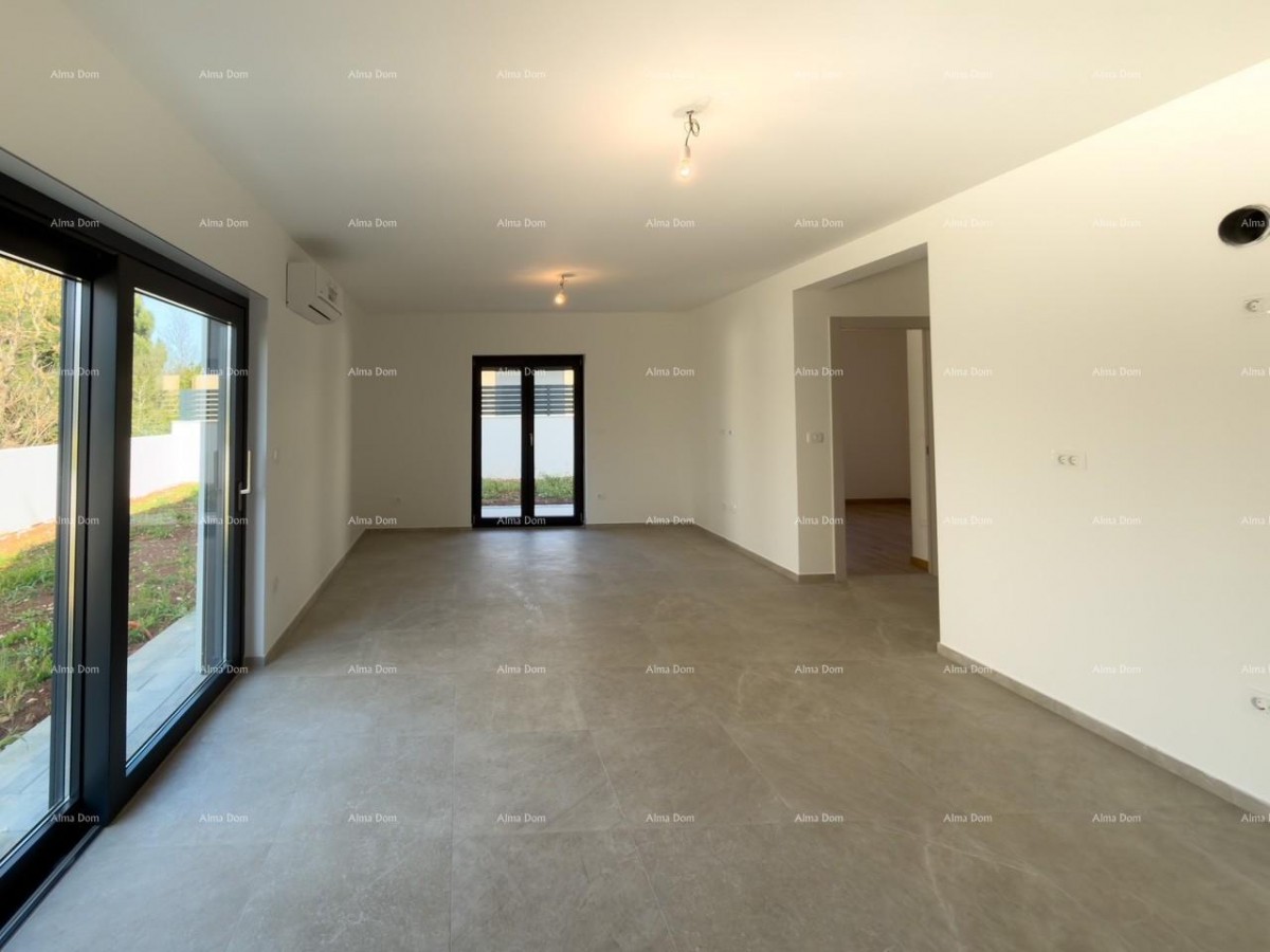 Prizemlje sa velikim vrtom! 3