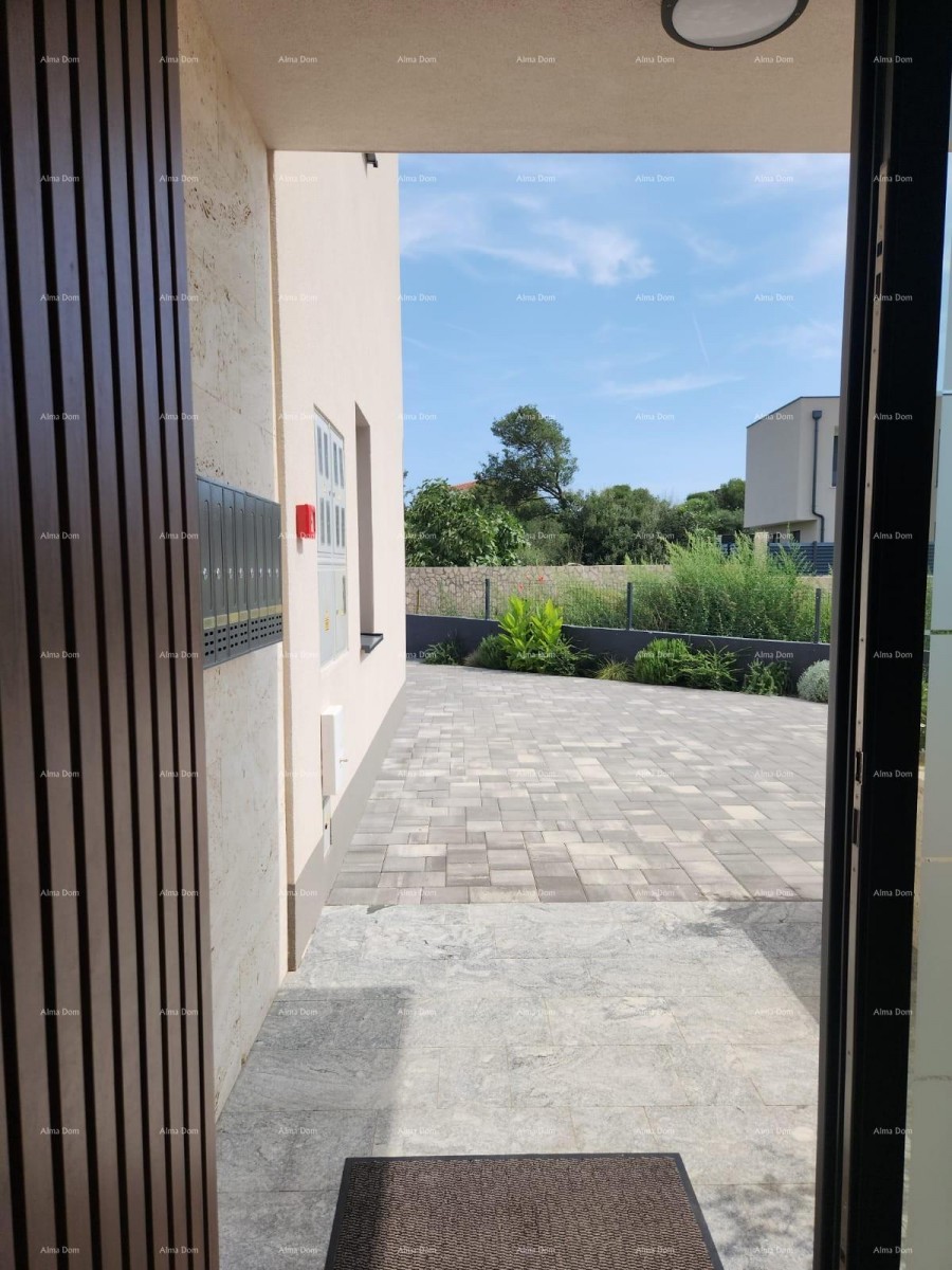 Modern oasis with a pool and private garden in Banjole 28