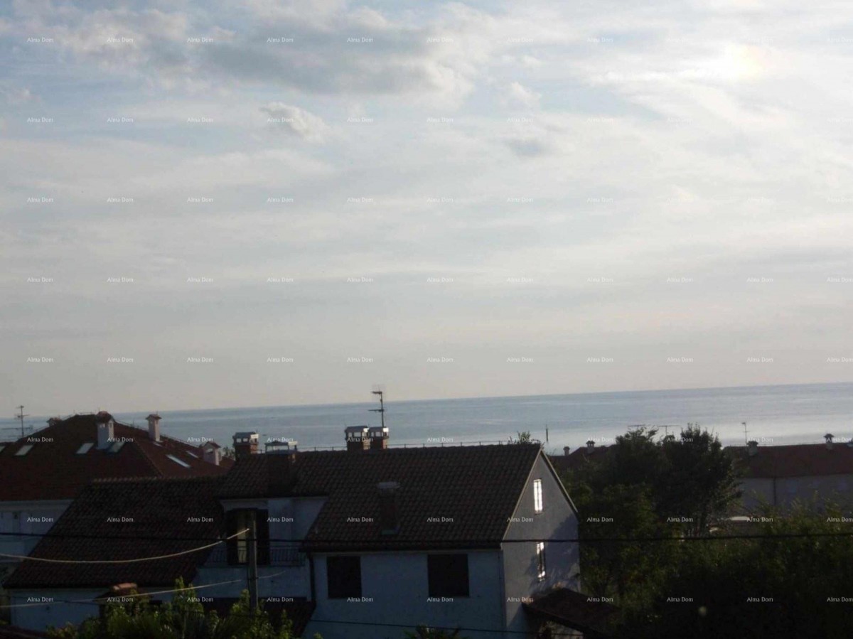 Prodaje se  kuća sa tri stana, Umag 30