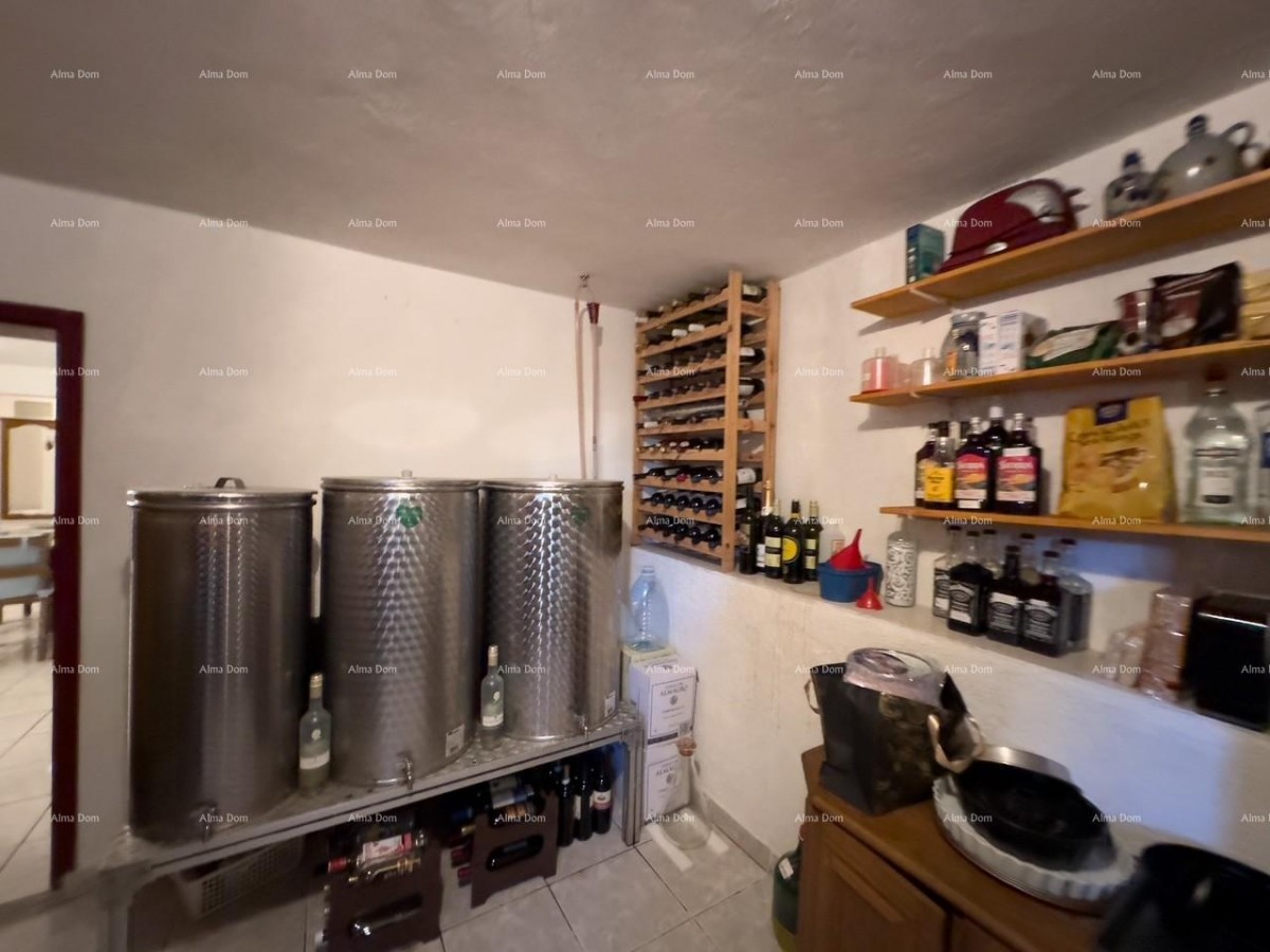 Velika hiša s 4 stanovi - Peščena uvala! 14