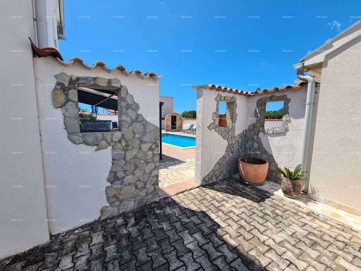 Na prodaju kuća s bazenom – Valtura 46