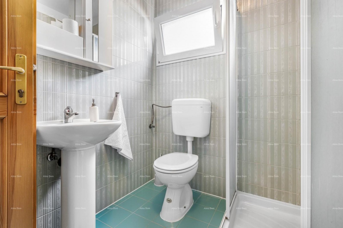 Vendita di due case collegate a Pomer 36