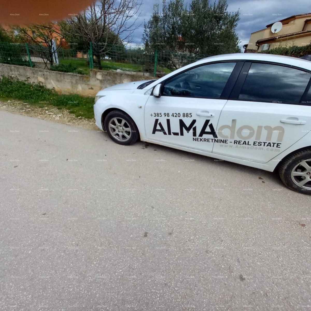 SAMOSTOJEĆA KUĆA S POMOĆNIM OBJEKTOM I PROSTRANOM OKUĆNICOM U ZAPADNOJ ISTRI 9