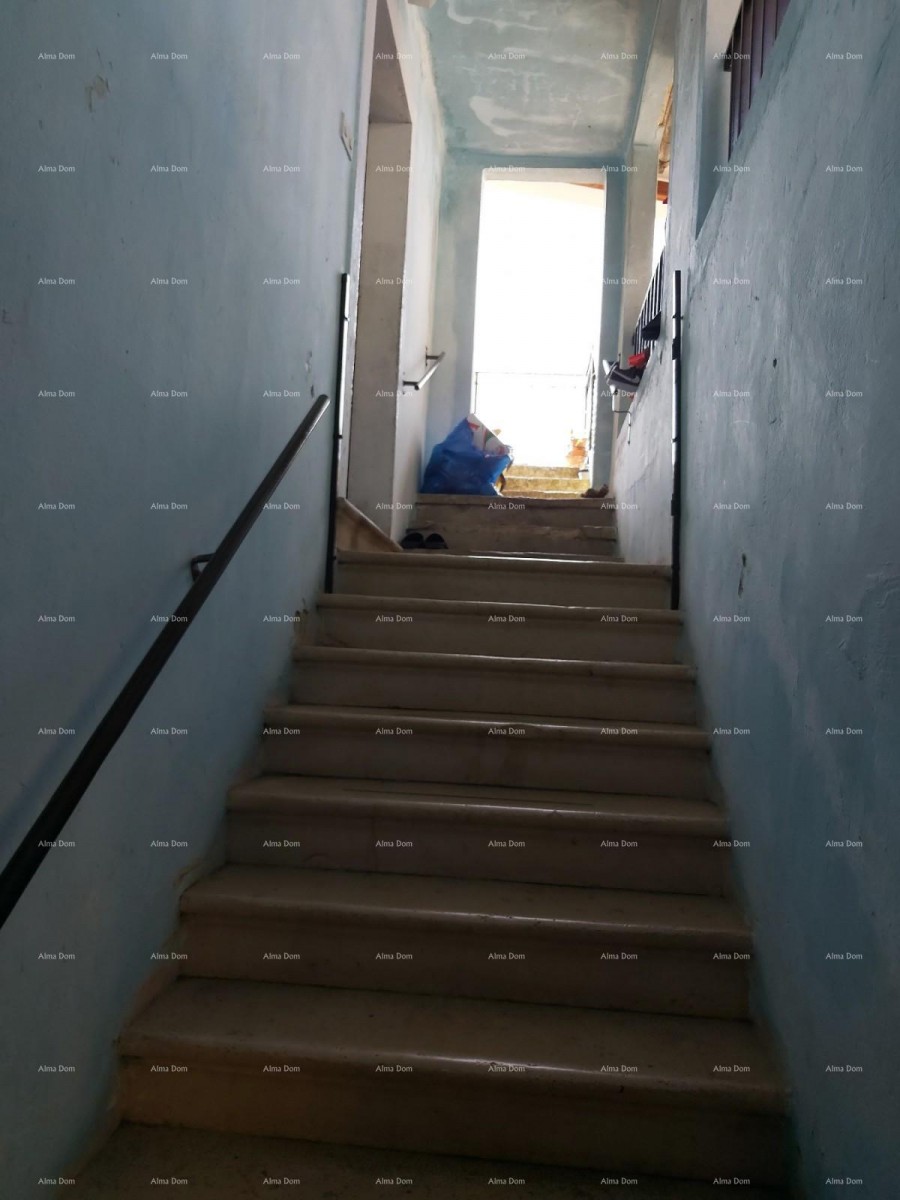 Продается дом с погребом, большой террасой, двумя трехкомнатными квартирами, двором. Отличная возможность для инвестирования! 13