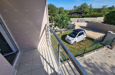 PEROJ, Stan na gornjem katu, blizu mora.