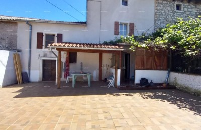 Na prodaju: šarmantna istarska kuća s prostranim dvorištem – Valtura