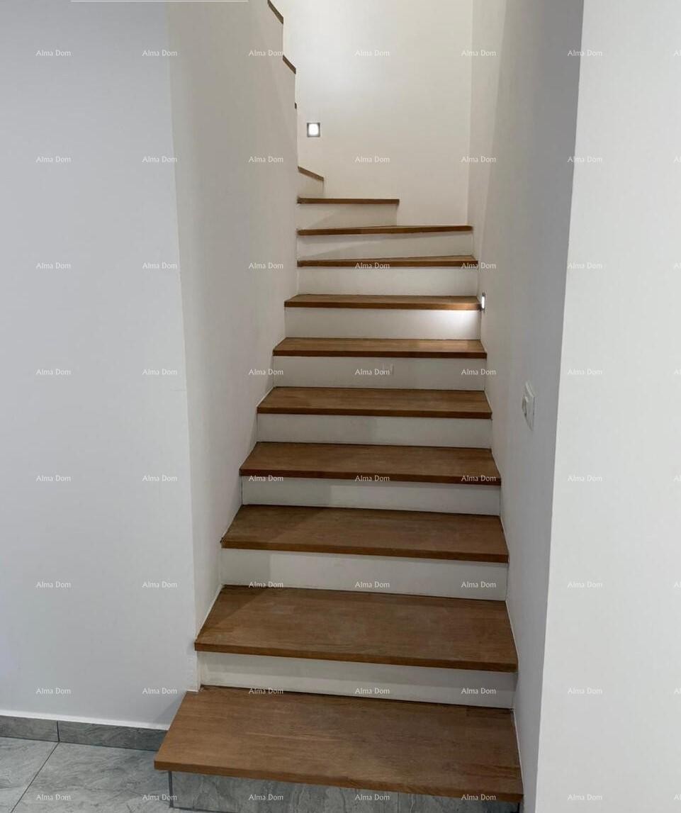 ПОРЕЧ, Реновированный каменный дом с видом на море 8