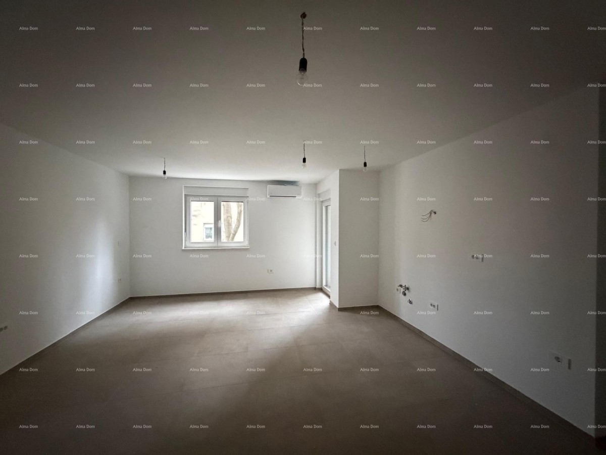 Novogradnja. Blizina gradske tržnice.  Prodaja stanova . Pula, 11