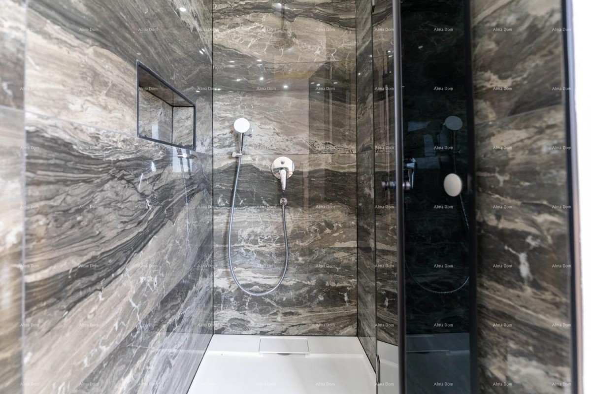 A modern house with a pool in a great location, Medulin! 20