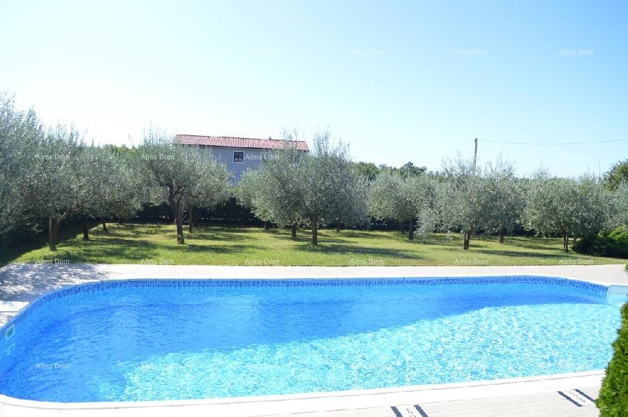 Prekrasna kuća sa bazenom! POREČ 30