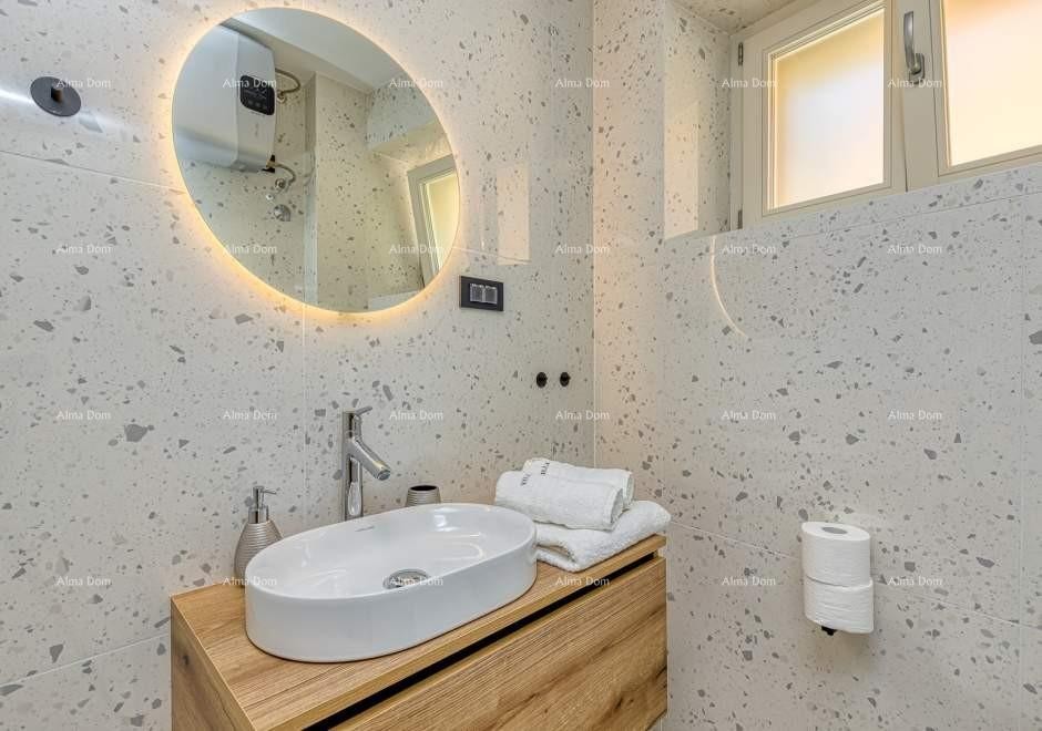 Vendesi una bella palazzina con tre appartamenti nel centro, Orsera! 8