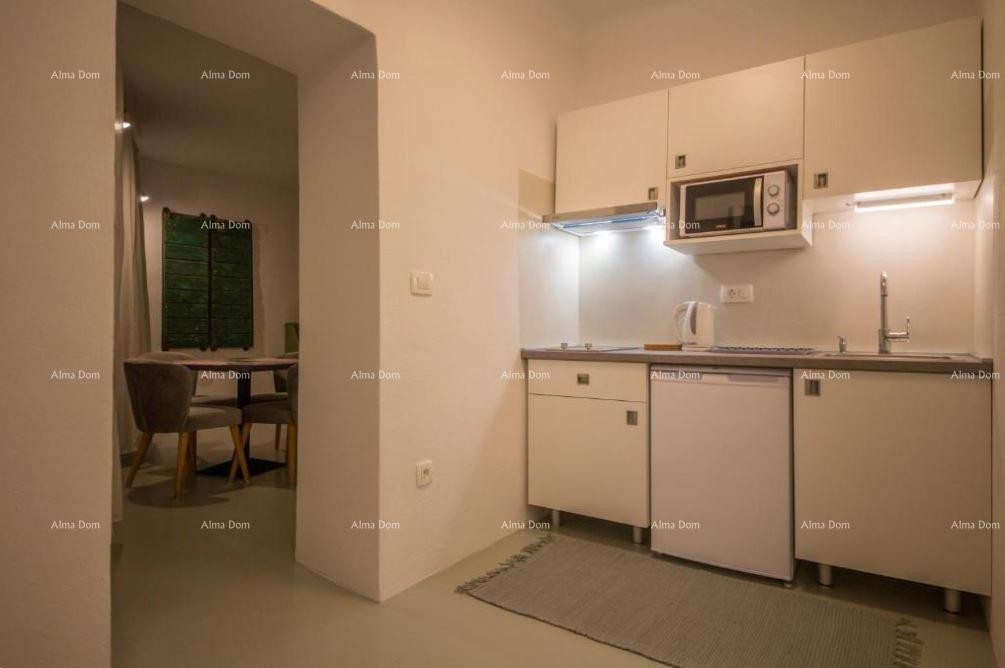 Enosobno prenovljeno stanovanje v centru Rovinja 10