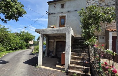 Vendita di una casa da ristrutturare con terreno edificabile, vicino a Poreč, Žbandaj!