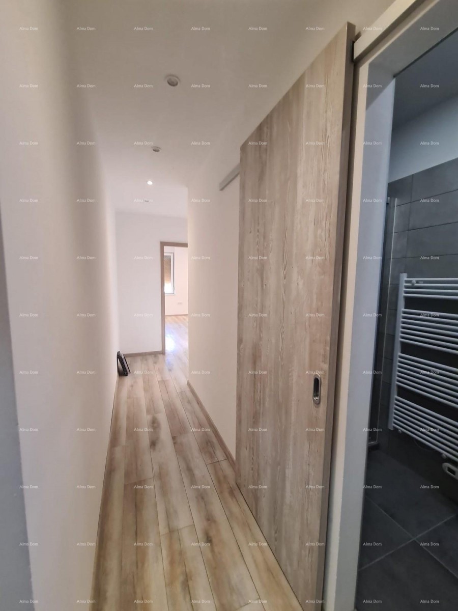 Pula – renoviran dvosobni stan u centru, 72,83 m². Stan se nalazi na glavnoj  tržnici. 11