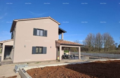 La bellissima casa con piscina e giardino vicino a Labin