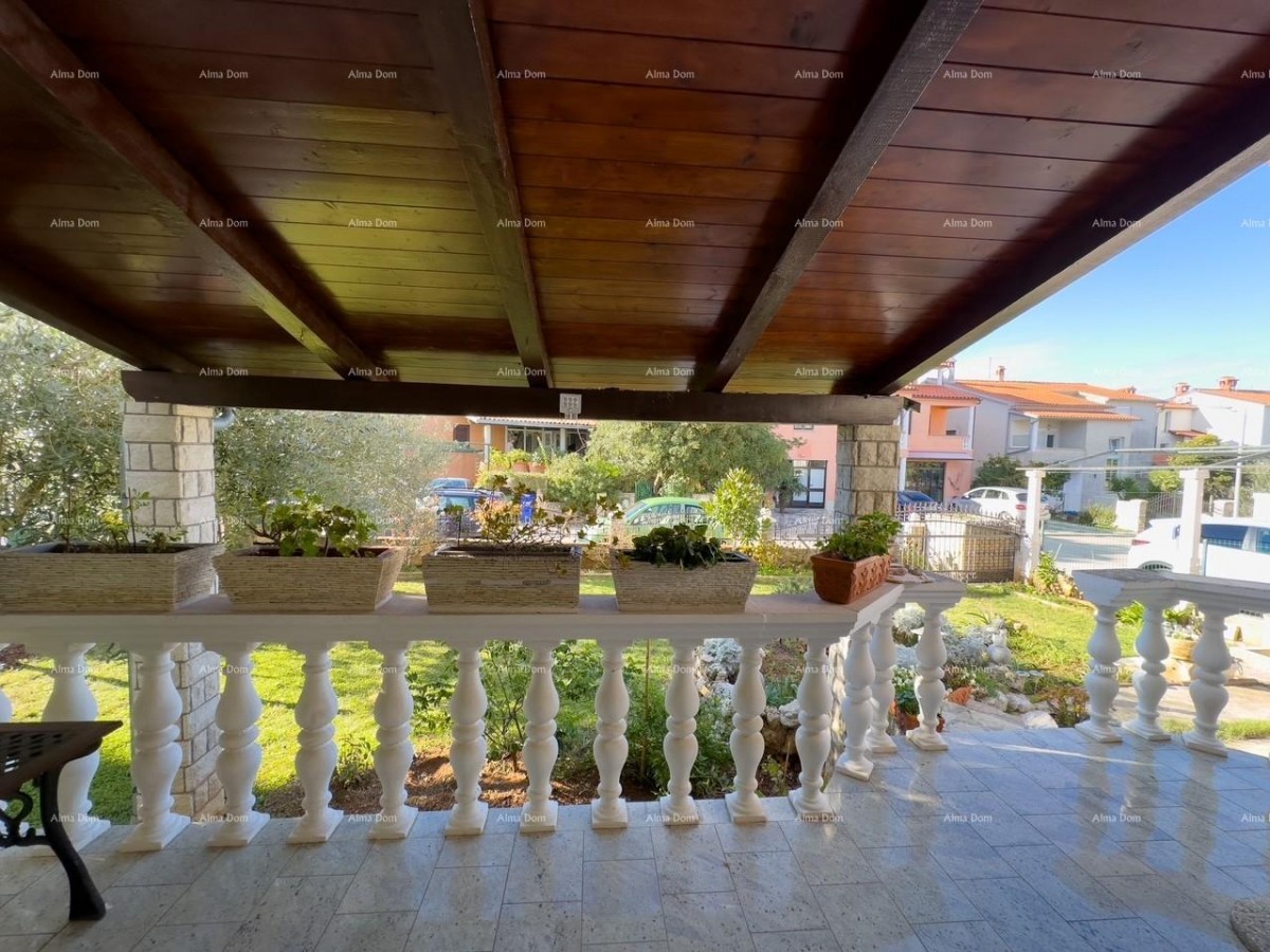 Velika hiša s 4 stanovi - Peščena uvala! 5