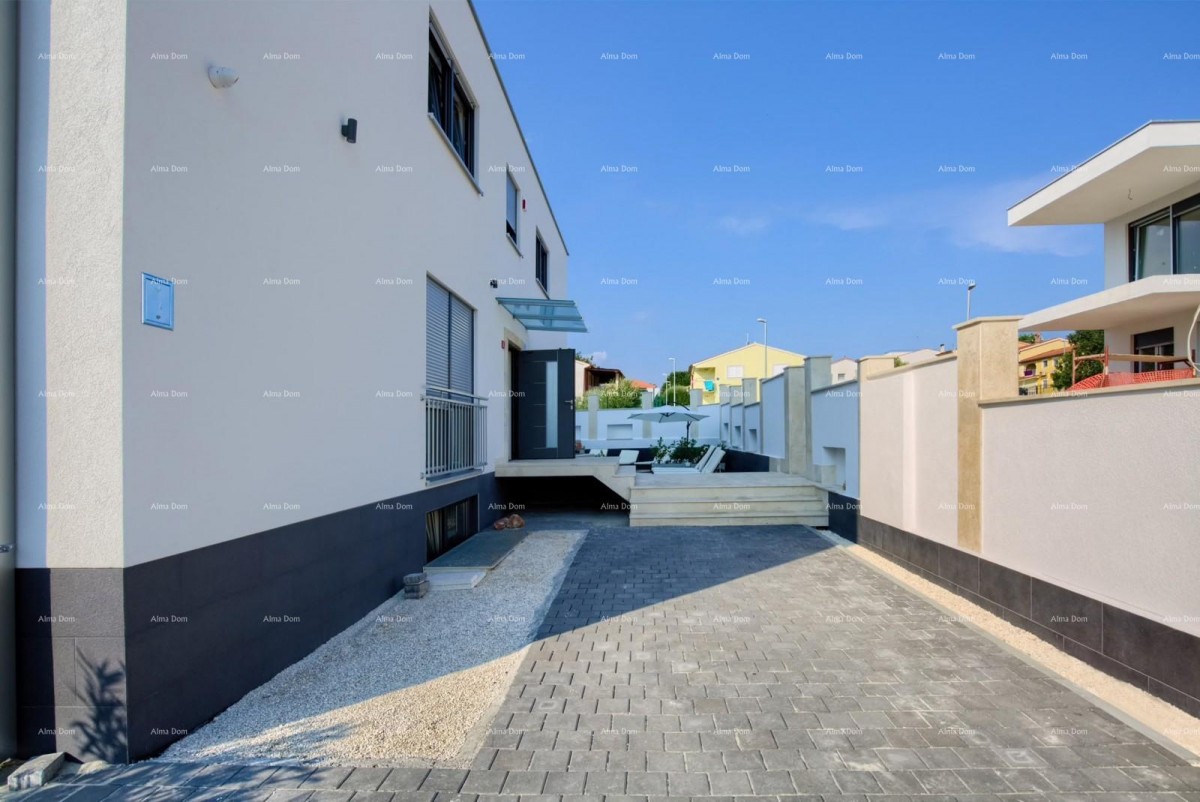 Eccellente opportunità! Casa moderna con 6 appartamenti, a soli 250 m dal mare, Medulin! 2