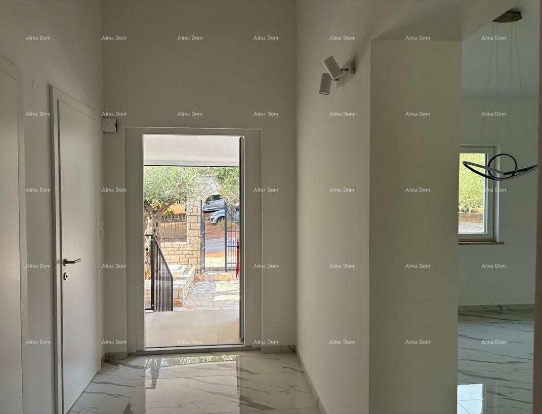 УМАГ – Дом с бассейном и тремя отдельными апартаментами 23