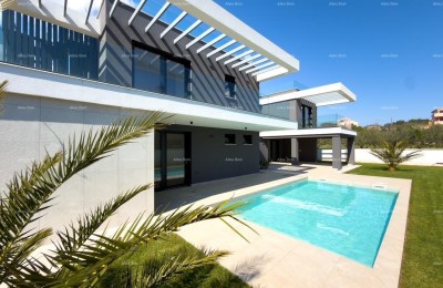 Pomer! Modern villa by the sea.
