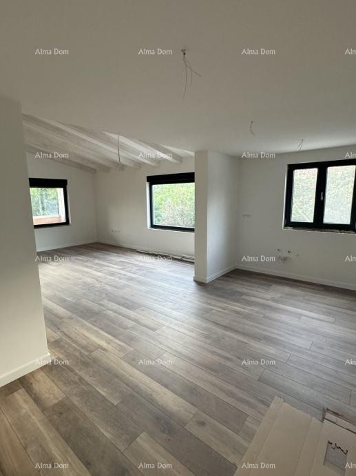 The beautiful estate for sale is surrounded by forests and vineyards, offering views of Gračišće and Učka! 7