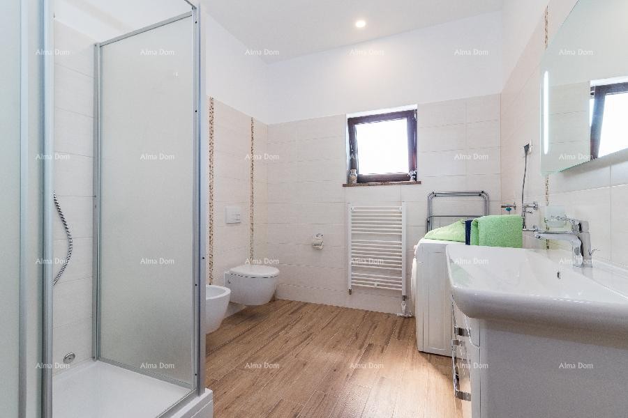 Valdebek. Detached house with a pool and jacuzzi! Close to the center of the city of Pula. 26