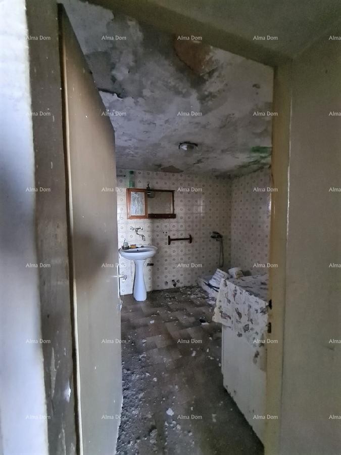 Продается старый истарский каменный дом с видом на Грожнян. 8