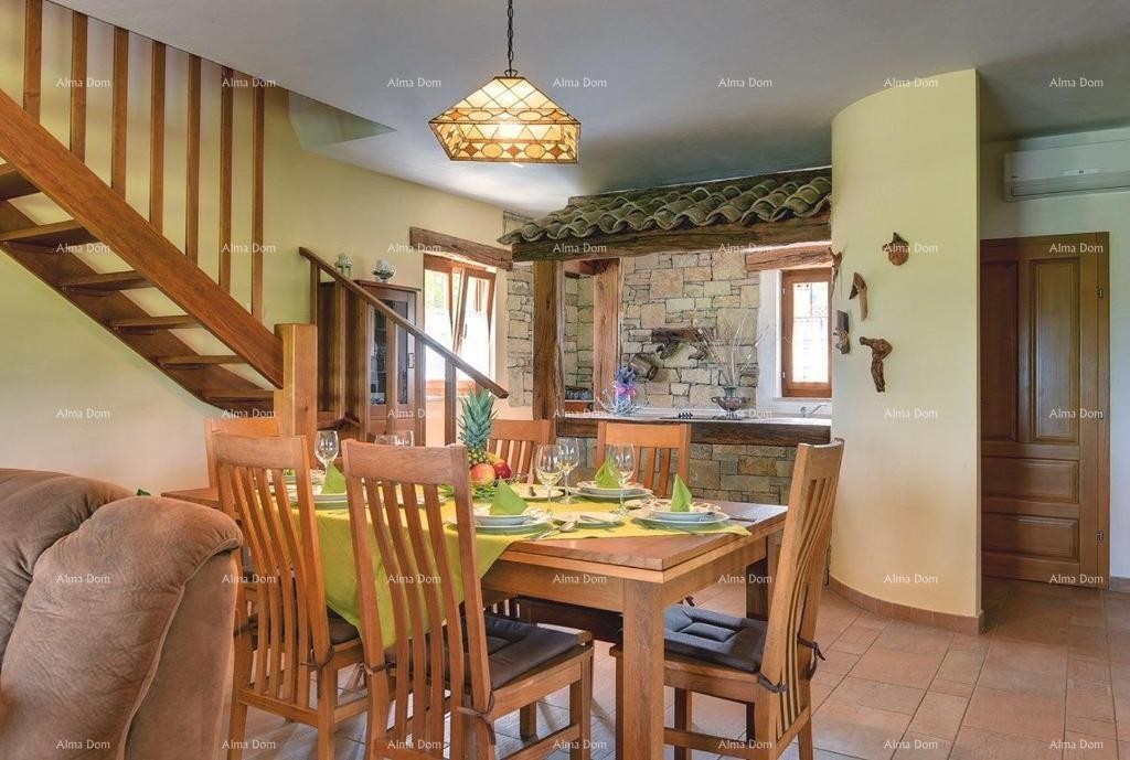 Prodaja se čudovita vila z bazenom v bližini Pazina 18