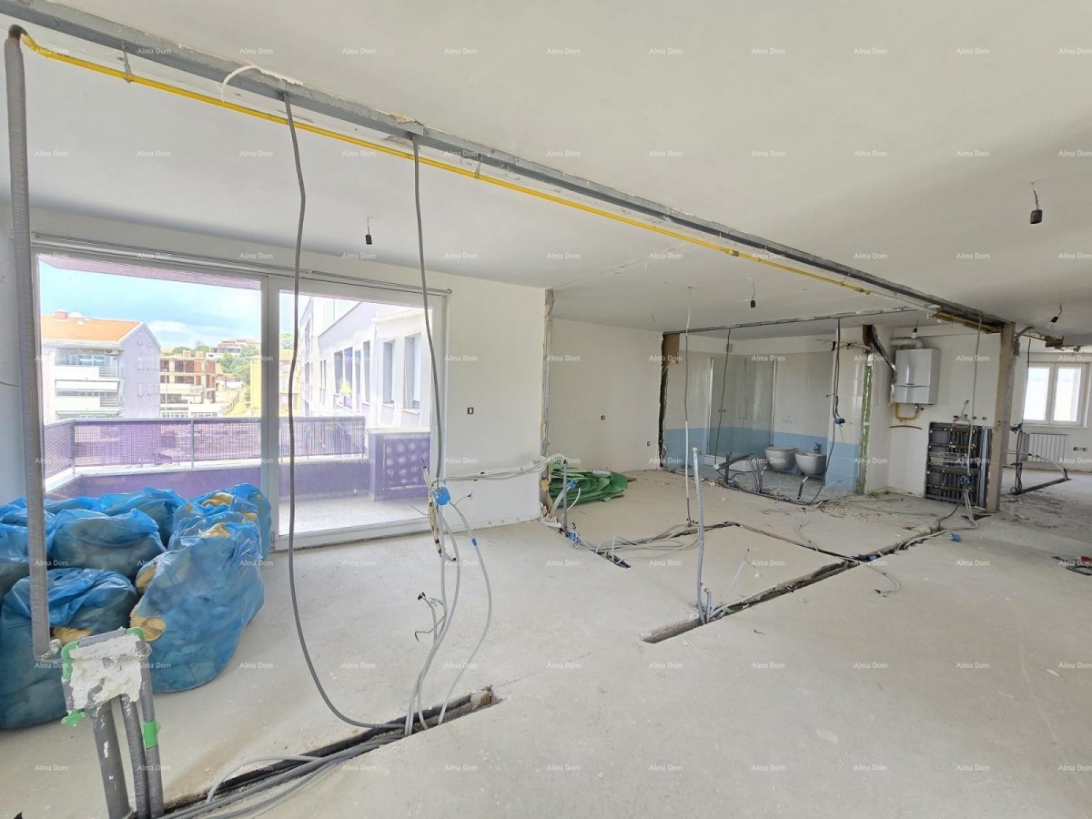 PULA – stan u centru s dvije garaže i velikom terasom 11