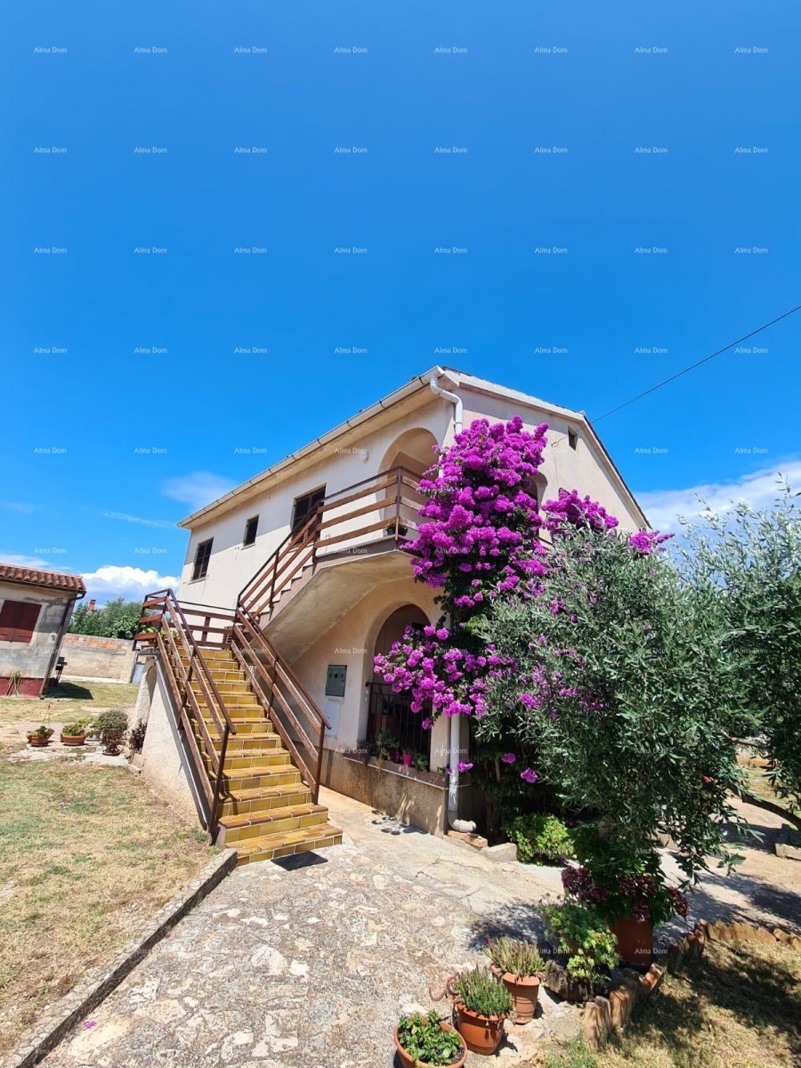 Vendita di una casa con due unità abitative, un edificio accessorio e un garage, Ližnjan! 1