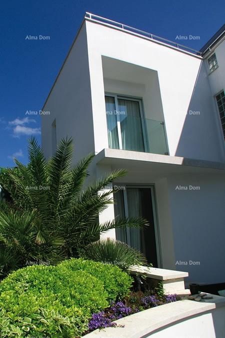 Na prodaju – Luksuzna vila 60 m od morja, Peščena uvala 13