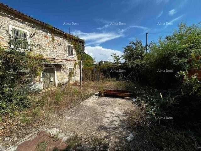 An old Istrian house for sale with a large building plot, Valbandon 5