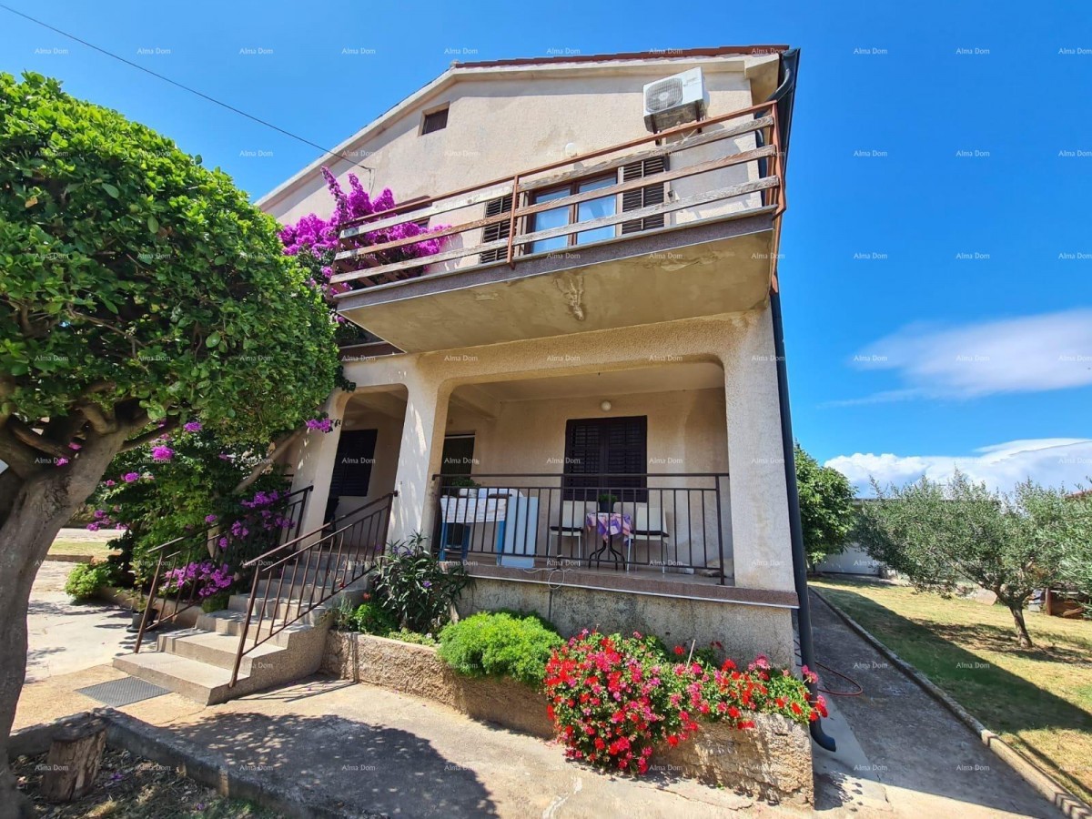 Vendita di una casa con due unità abitative, un edificio accessorio e un garage, Ližnjan! 4