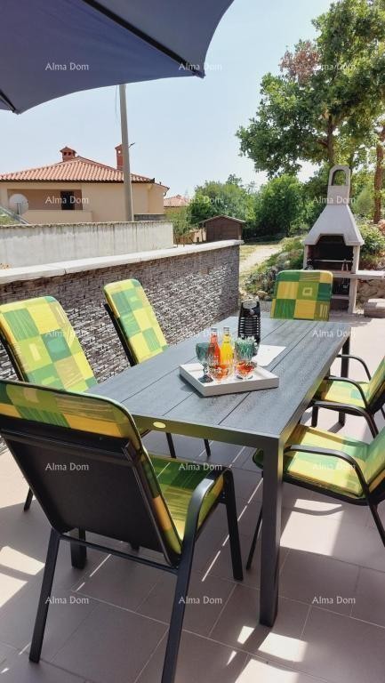 Дом с прекрасным видом на горы, террасой, садом, барбекю и частной парковкой. 18