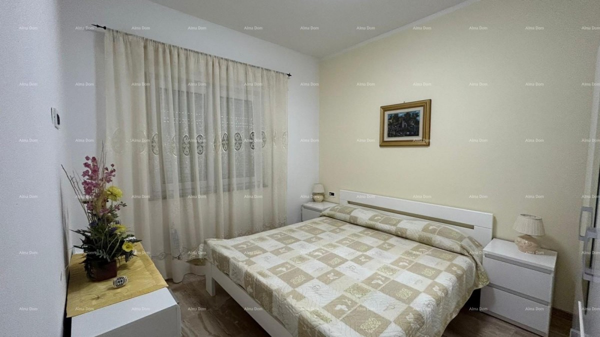 Pula Veli vrh. We are selling a house with multiple apartments and a swimming pool. 32