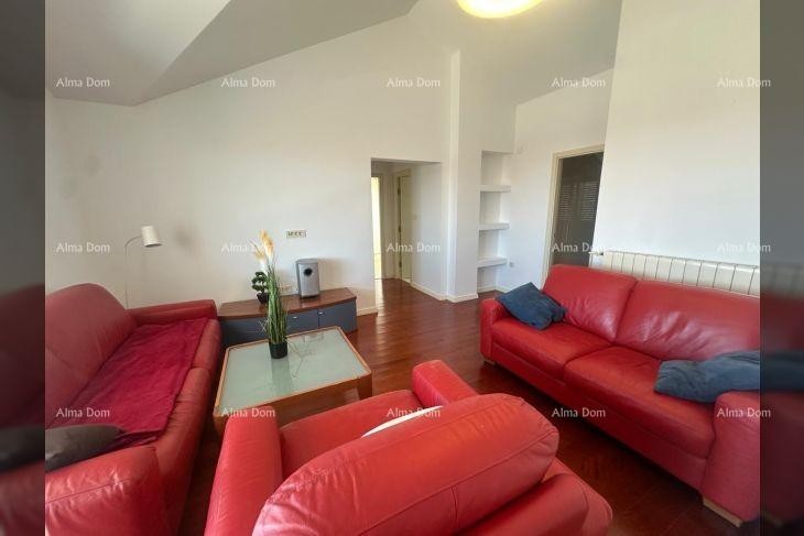 Poreč – Prostoren penthouse z veliko teraso in pogledom na morje 1