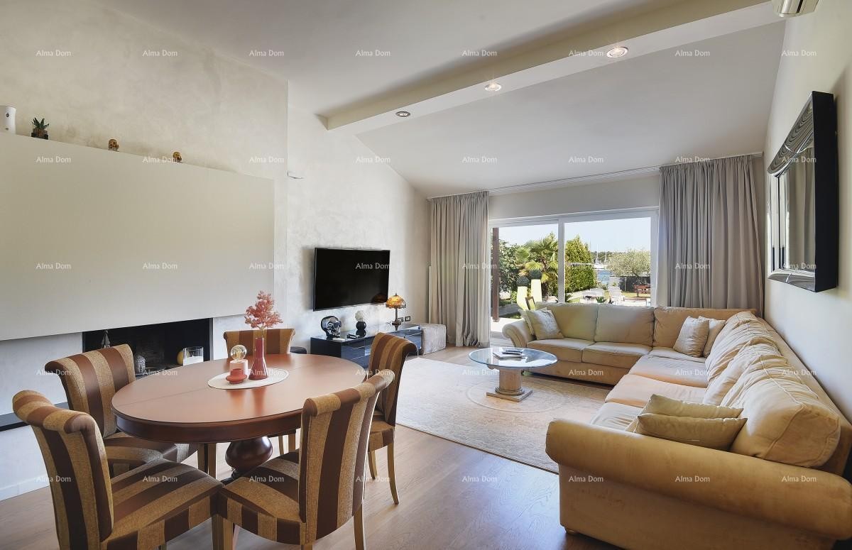 Prvi red do mora i plaže – kuća s bazenom i velikom okućnicom, Pješčana Uvala! 13