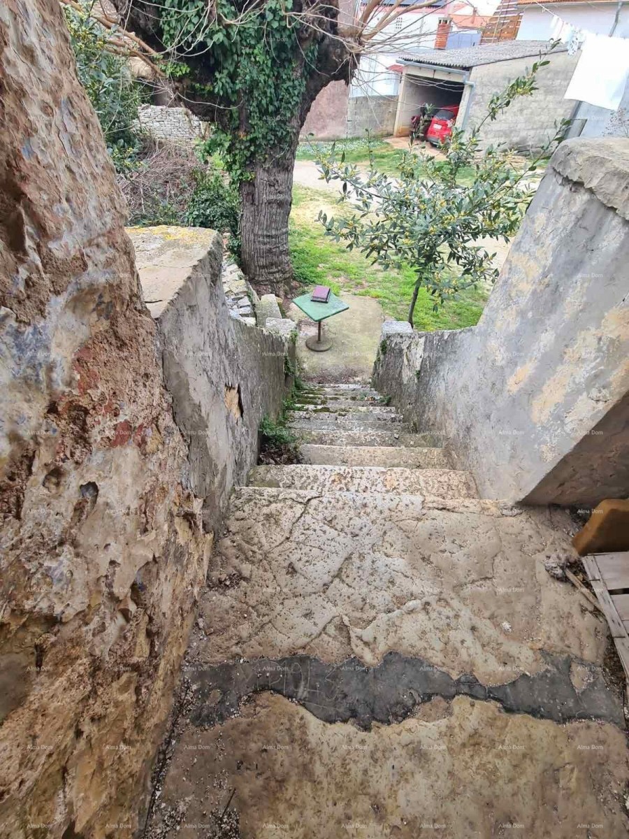 In vendita vecchia casa in pietra a Peroj 14