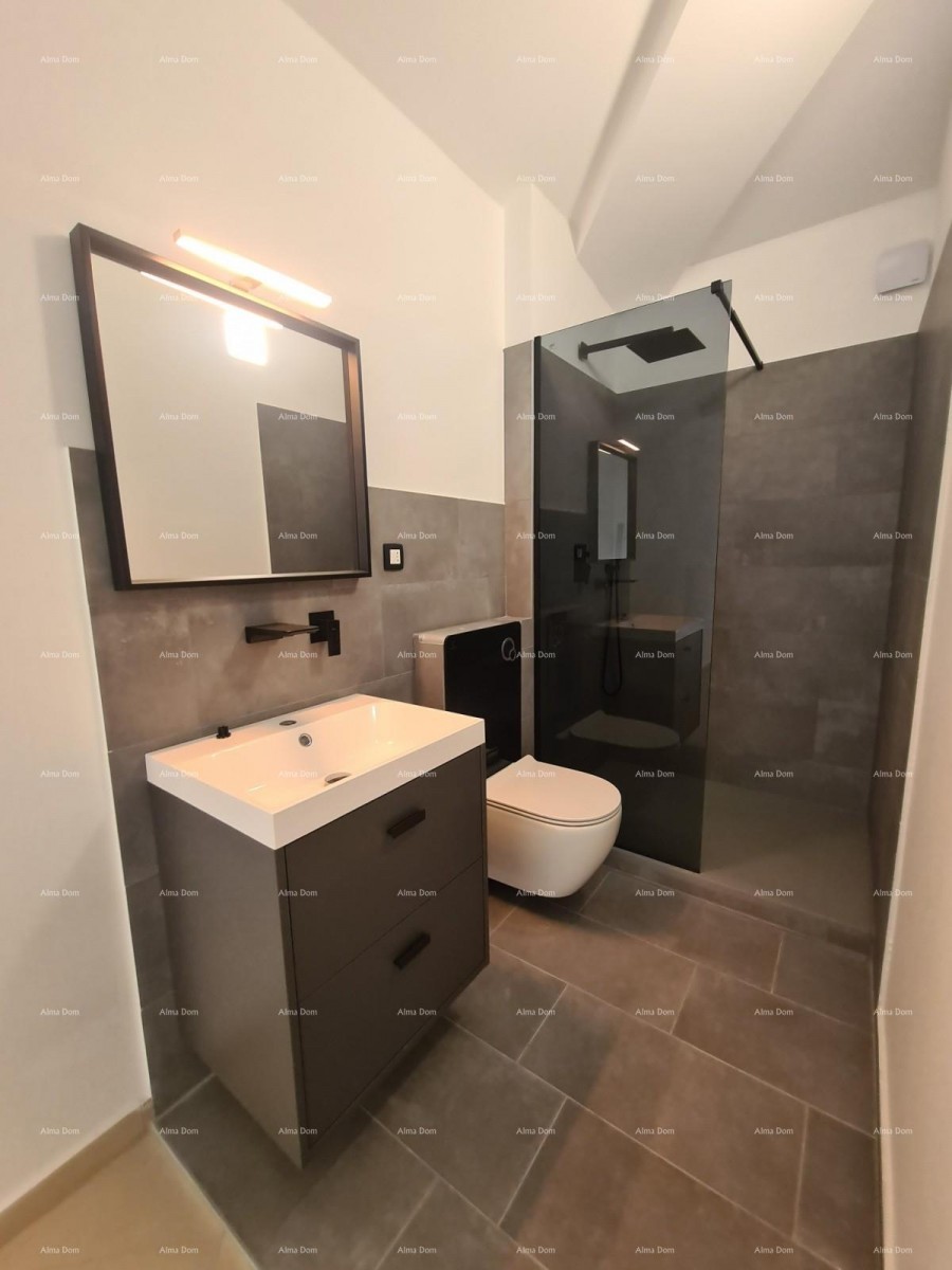 Istra. Pula. Veli vrh. 9