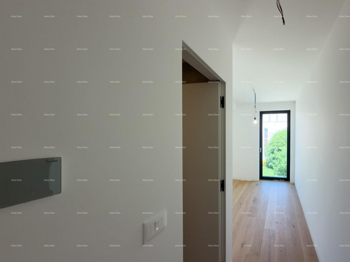 Sale of apartments in a residential-commercial building with a sea view, center of Umag! / S9a 11