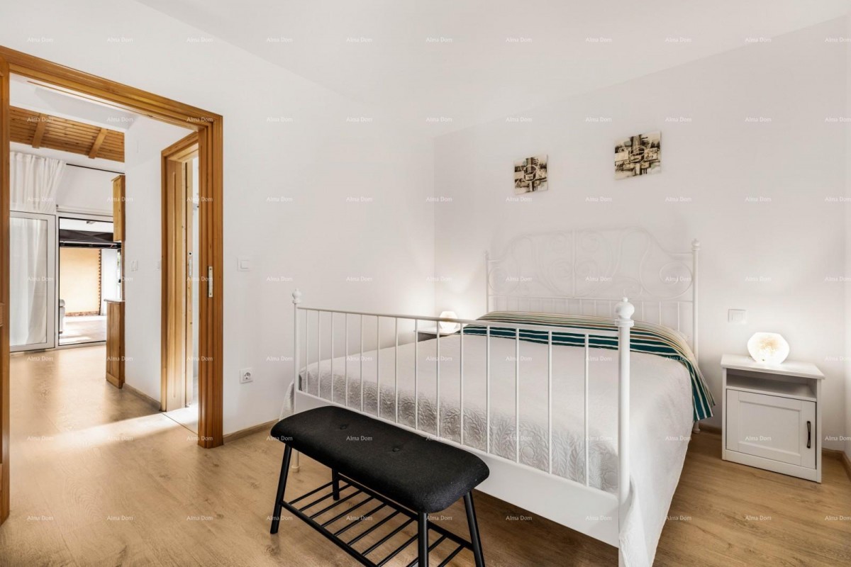 Vendita di due case collegate a Pomer 30