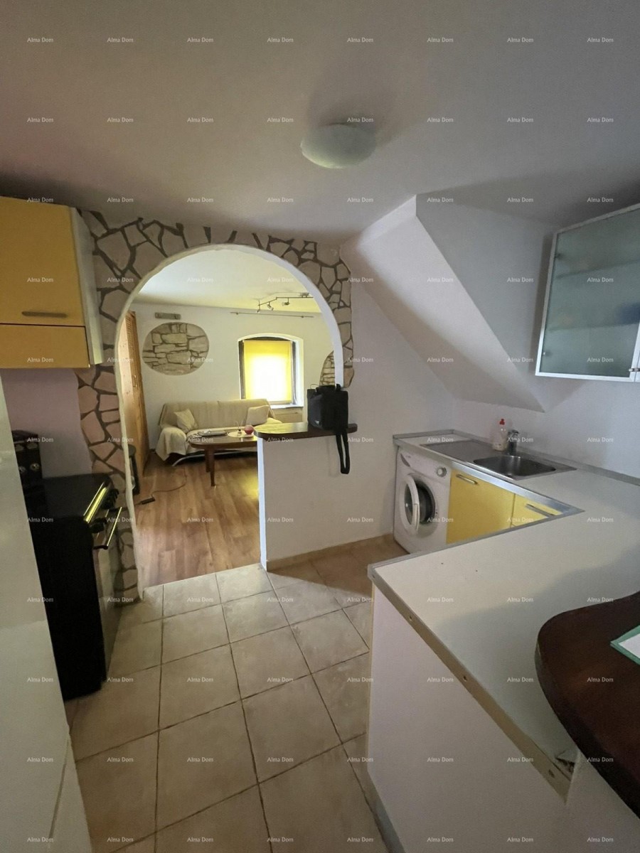 For sale: 44 m² apartment in Pula, near the center and the Arena. 3