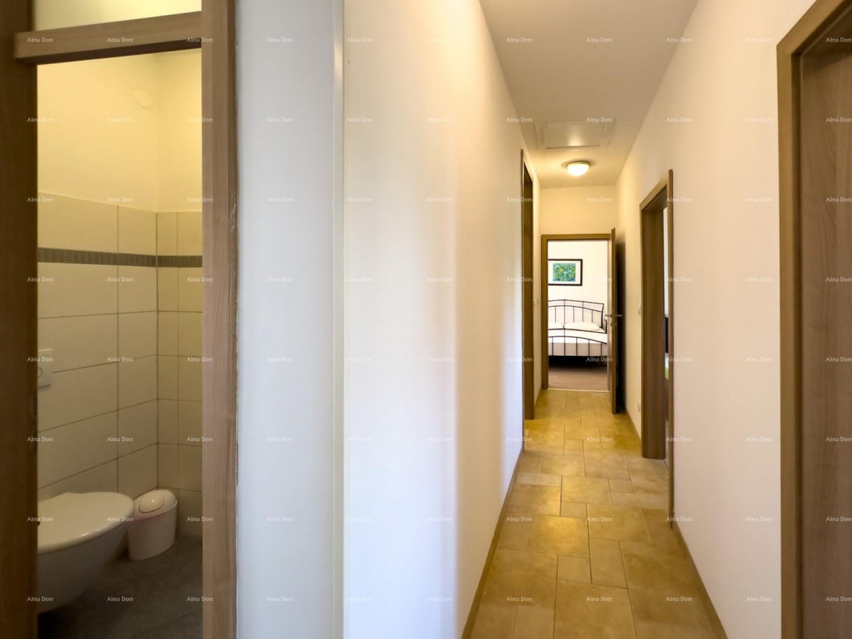 Bellissima casa con piscina a Pola, ideale per famiglie o investimento. 30