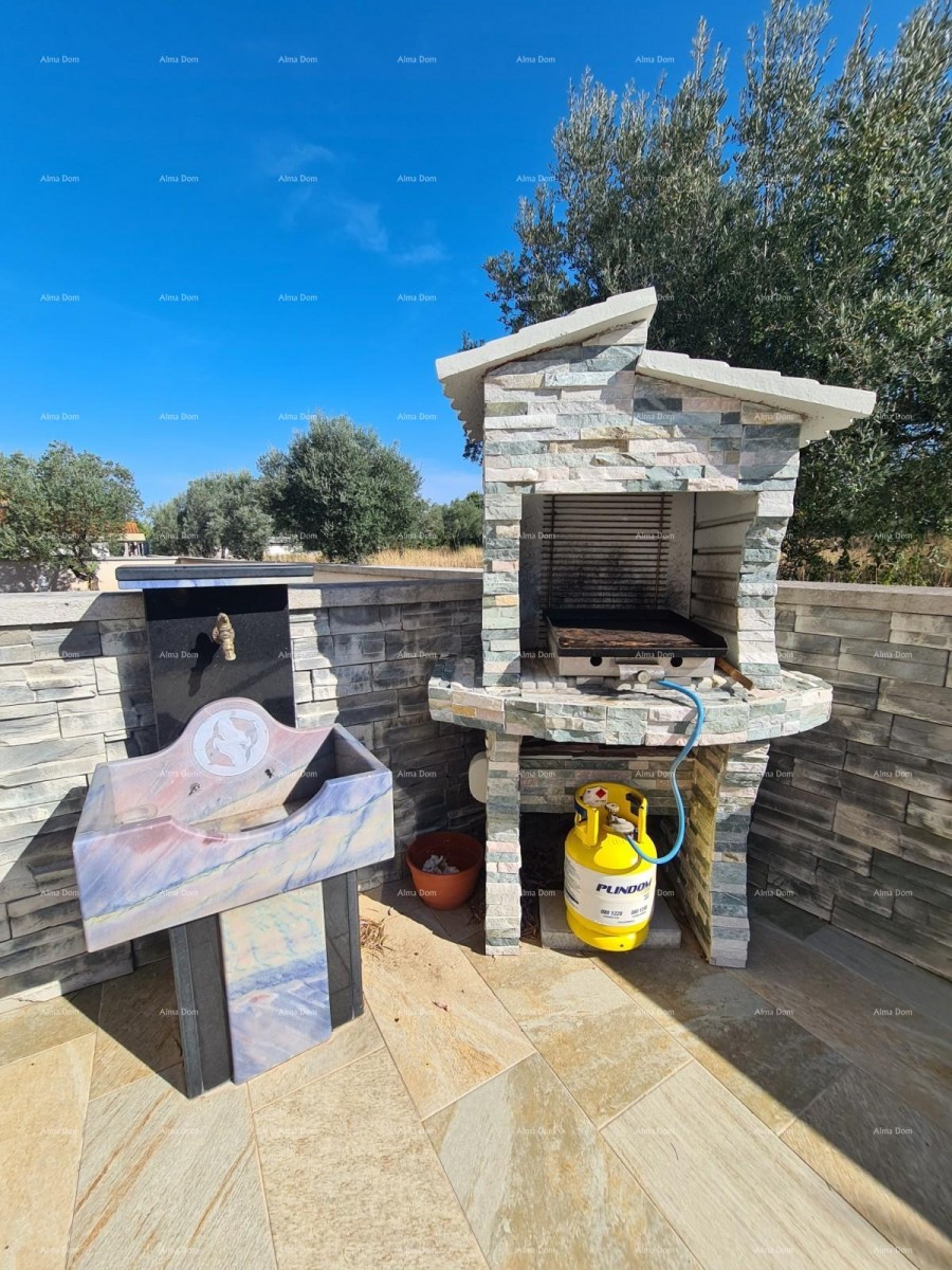 Peroj!  Stanovanje z dvoriščem! 24