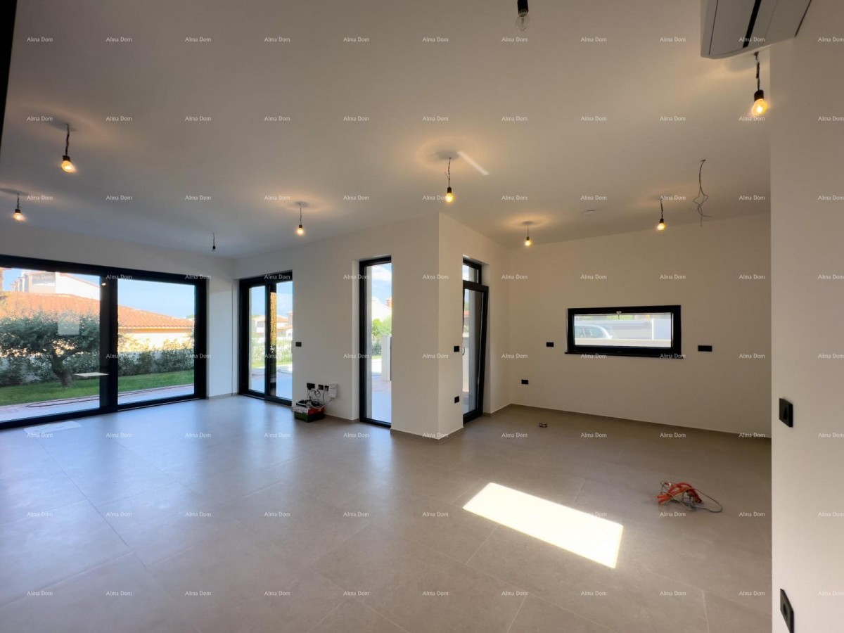 Vendiamo villa bifamiliare con piscina e garage 3