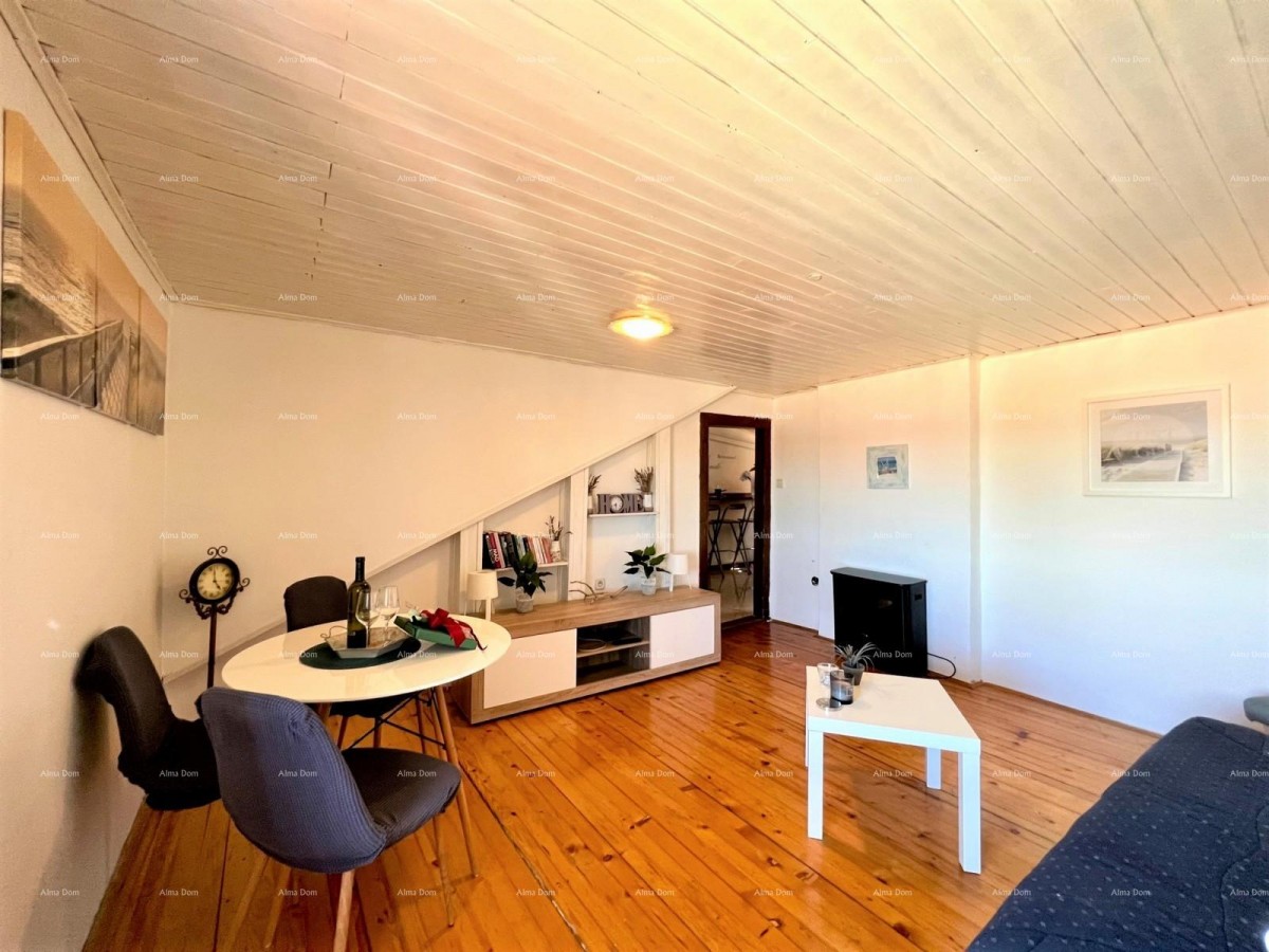 Prodaje se stan u centru Pule sa pogledom na katedralu i more. 5