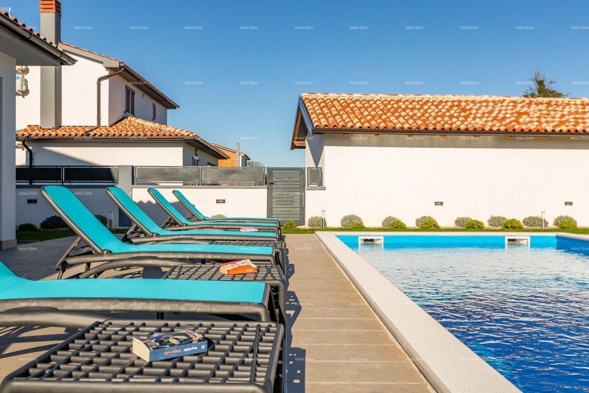 Detached house in Pula.  8 km.   Šikići. 12