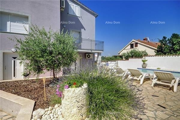 Na prodaju: Apartmanska kuća s bazenom i pogledom na more – Banjole! 5