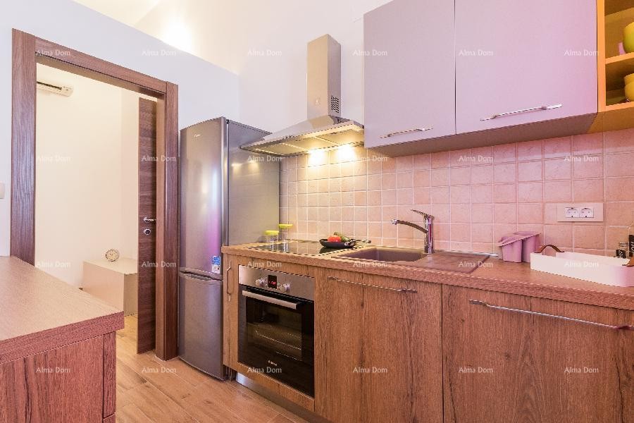 Valdebek. Detached house with a pool and jacuzzi! Close to the center of the city of Pula. 17
