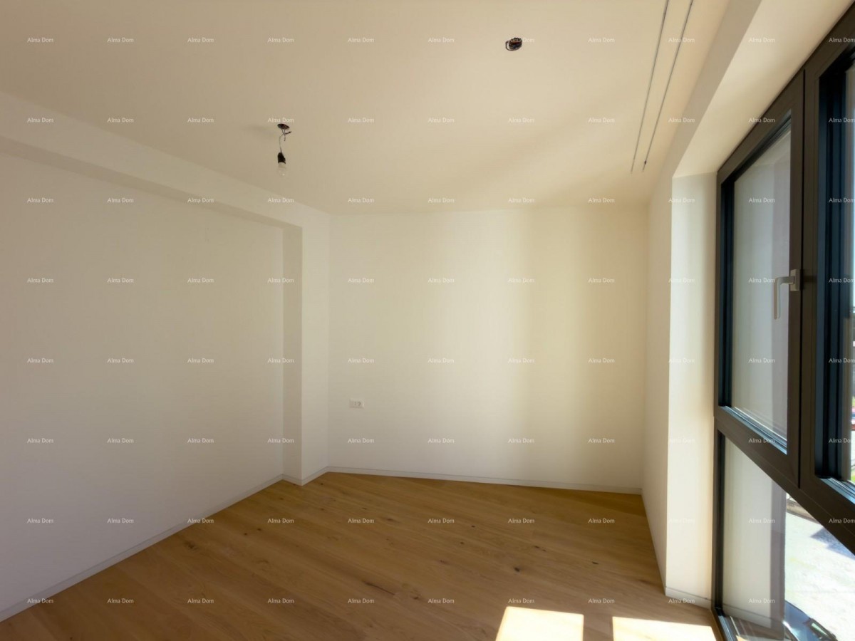 Vendita di appartamenti in edificio residenziale-commerciale con vista mare, centro di Umago! / S9 7